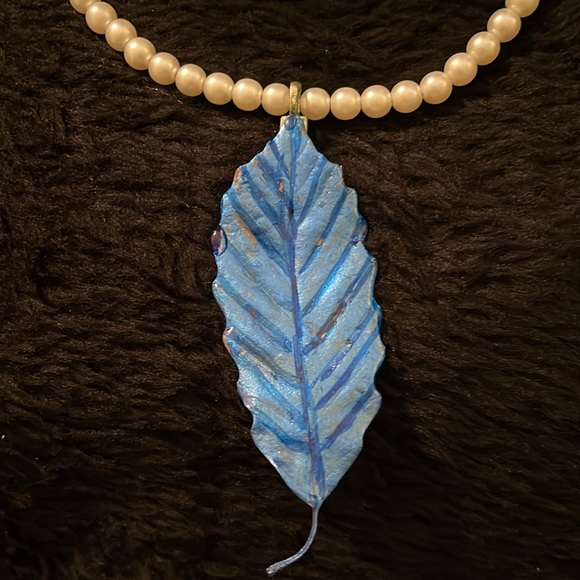 Faux Pearls & One if Kind Rare Unique Leaf Handmade Necklace - Picture 15 of 17